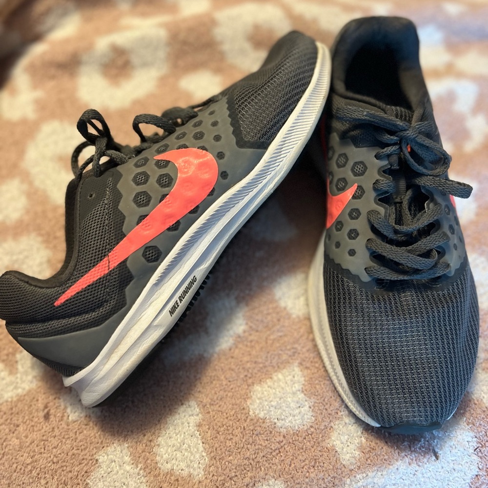 Nike Downshifter 7 sneaker!! Pink/gray EUC!
